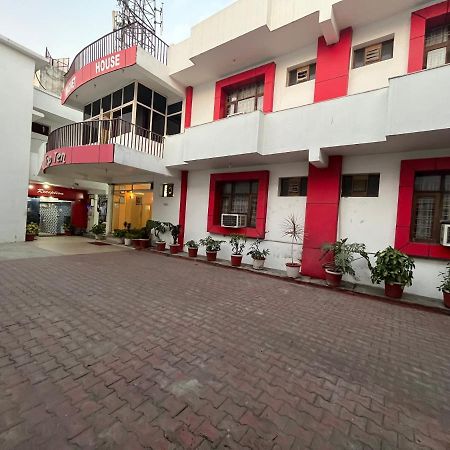 Hotel Magnet House Dehradun Buitenkant foto
